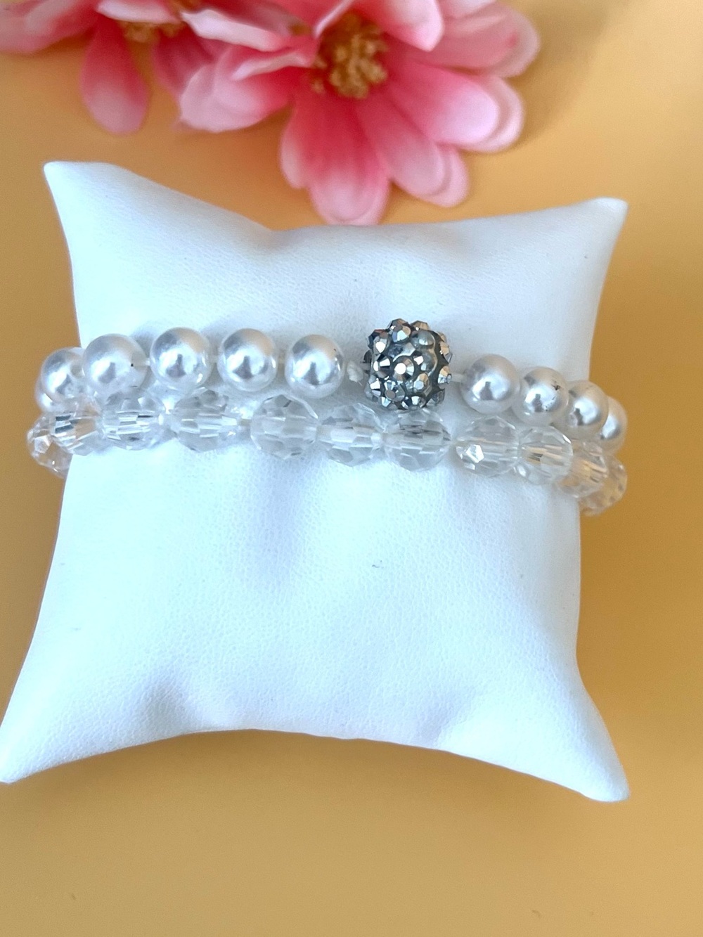Faux pearls stretchy bracelet set of 2